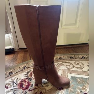 Women’s brown boots